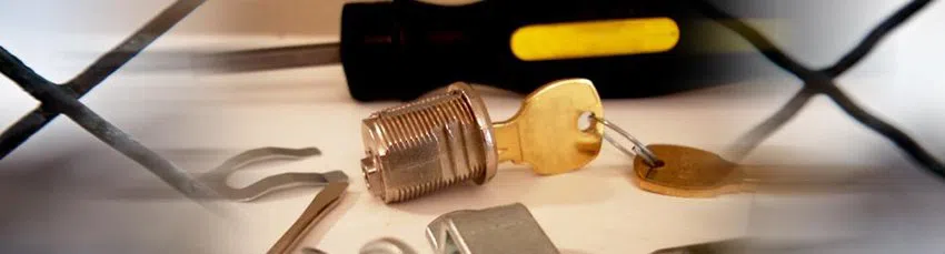 Community Locksmith Store Dallas, TX 972-908-5982 - changing-locks
